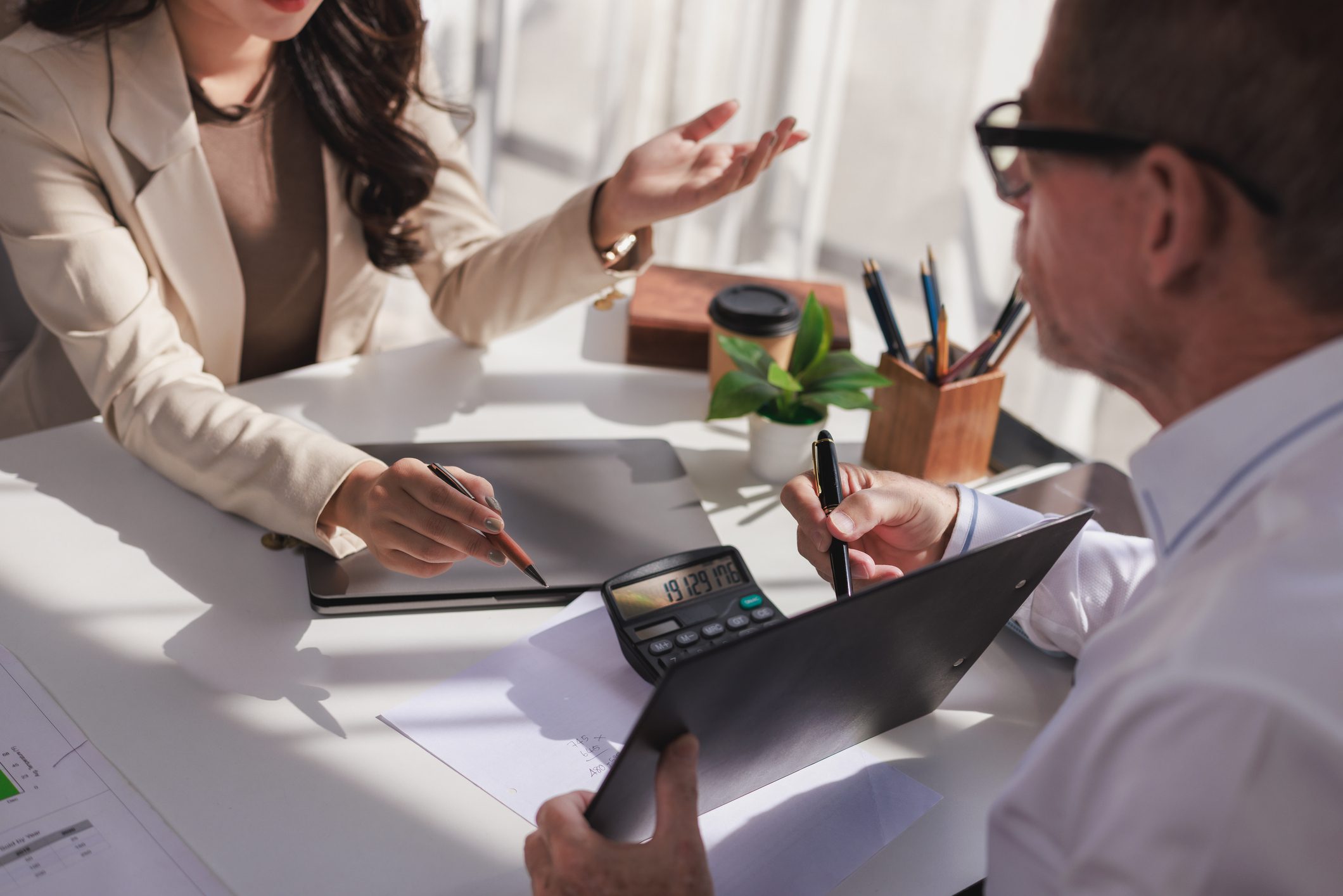 Capital raise advisory and investor pitch preparation